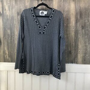 Storybook Knits black & white Nordic v-neck tunic sweater size M